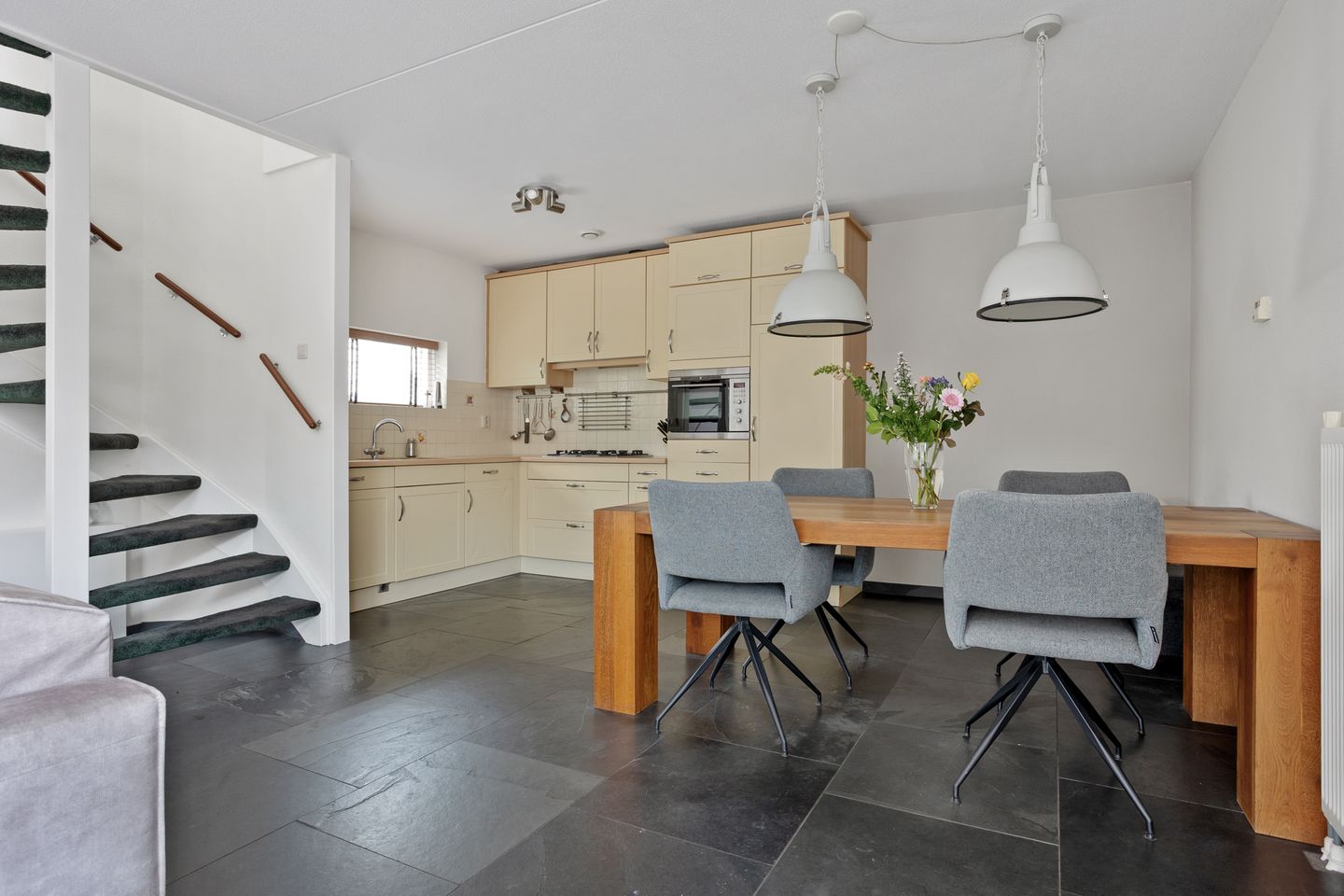 Foto 10 van Van Beekum Maurissestraat 18