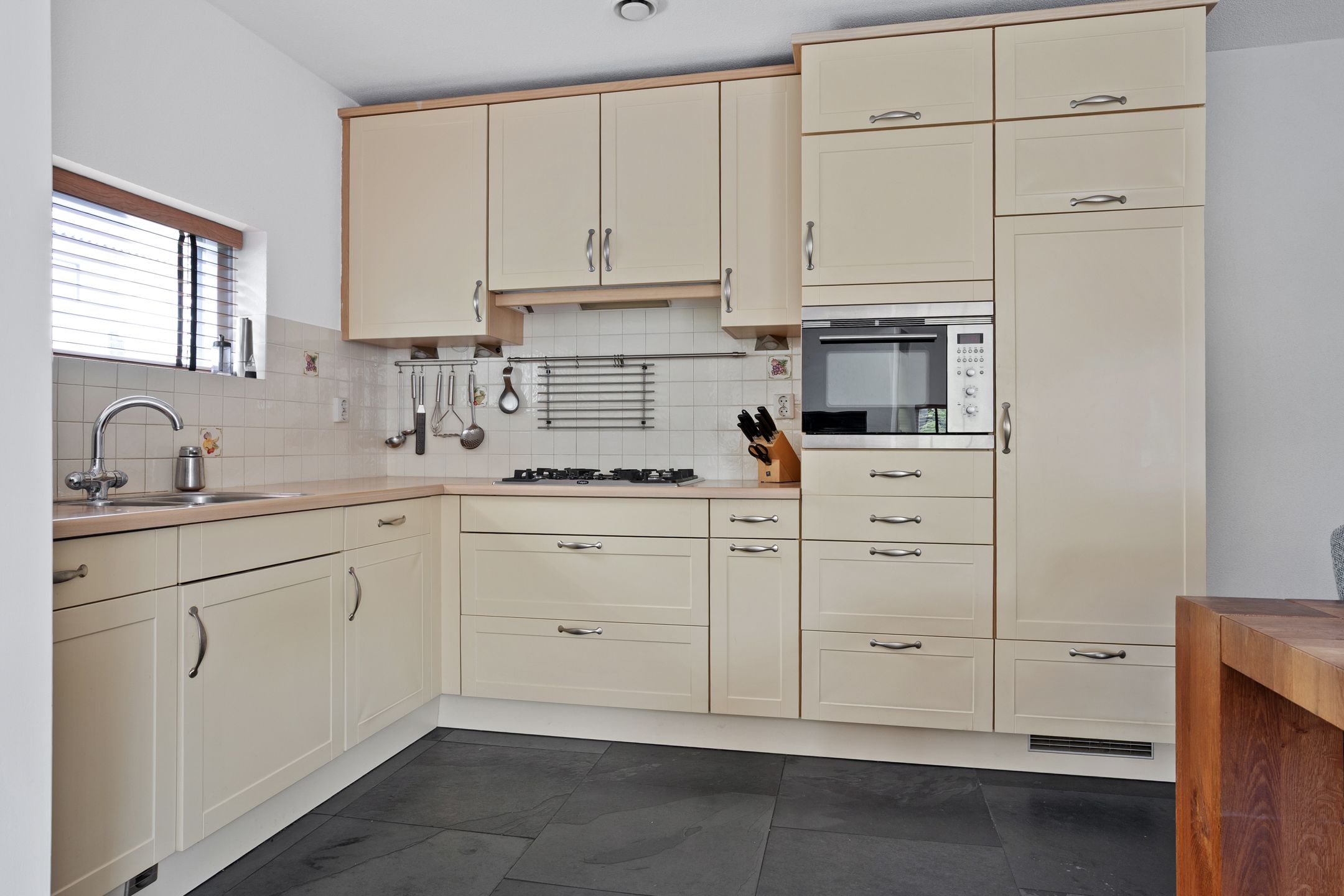 Foto 12 van Van Beekum Maurissestraat 18