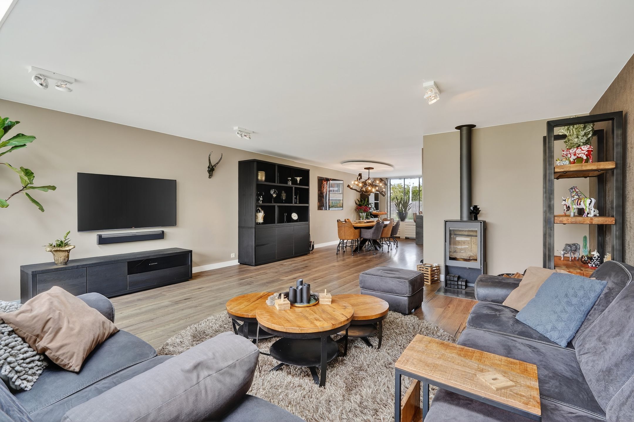 Photo 9 of Van Houtenstraat 43