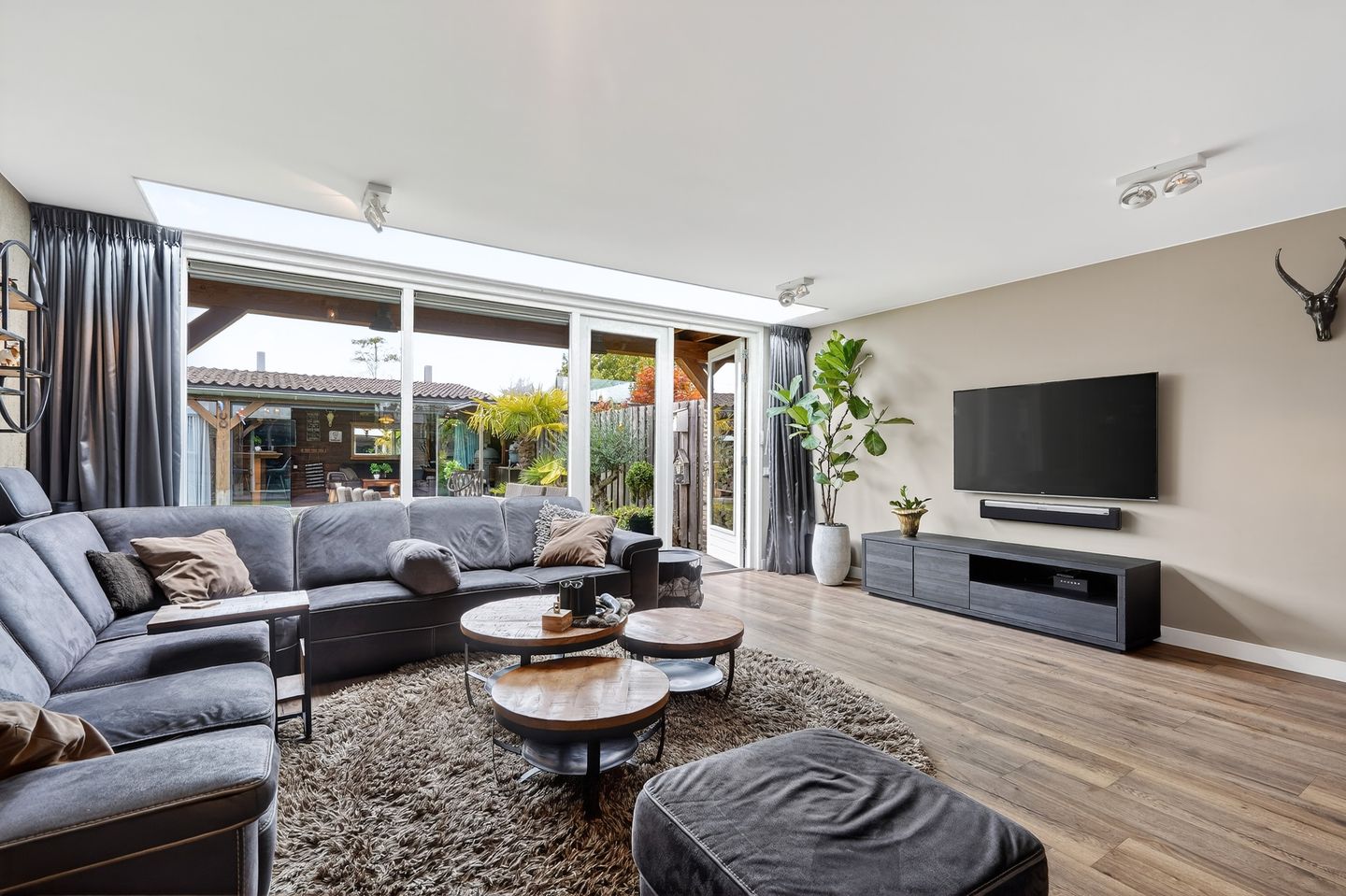 Photo 19 of Van Houtenstraat 43