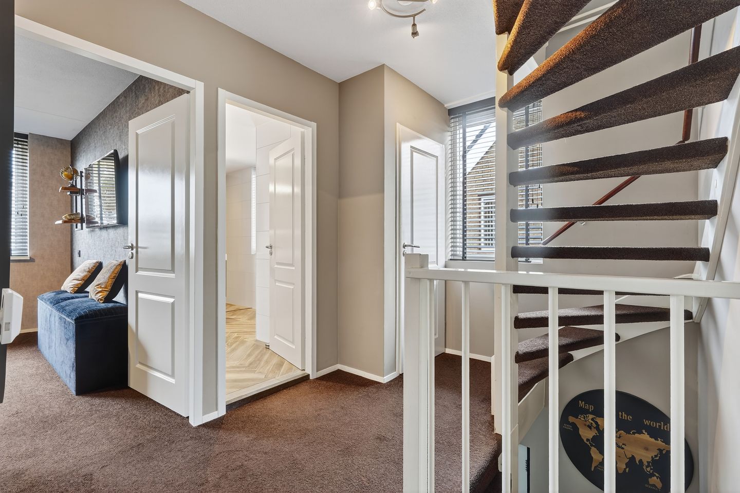 Photo 29 of Van Houtenstraat 43