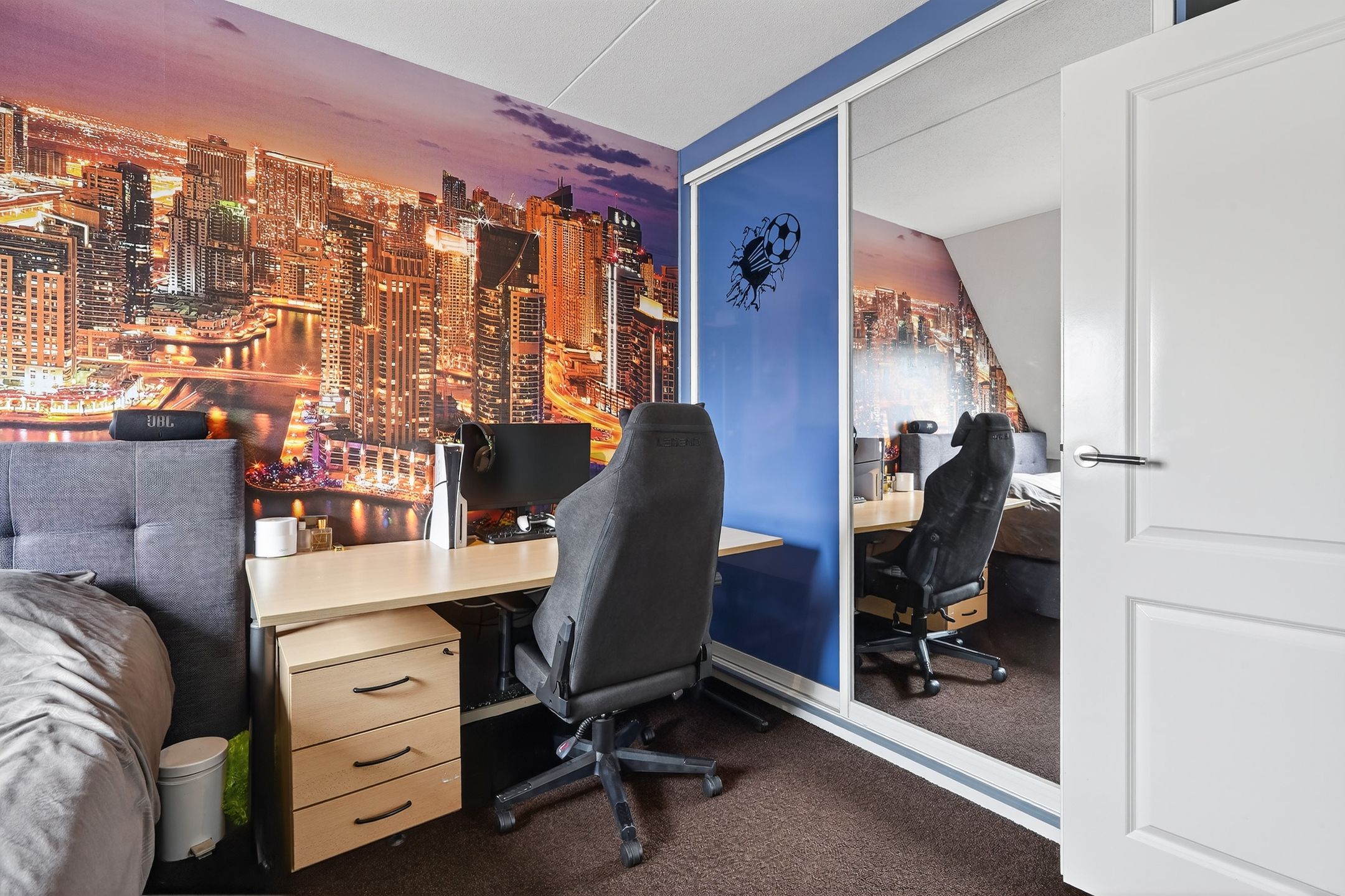 Photo 39 of Van Houtenstraat 43