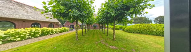 Zicht vanuit bijgebouw