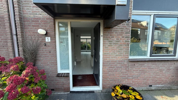 Photo 3 of Waterhoen 5