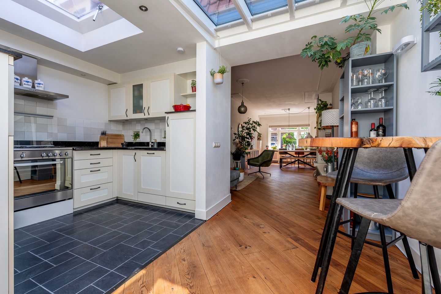 Photo 10 of Leliestraat 11