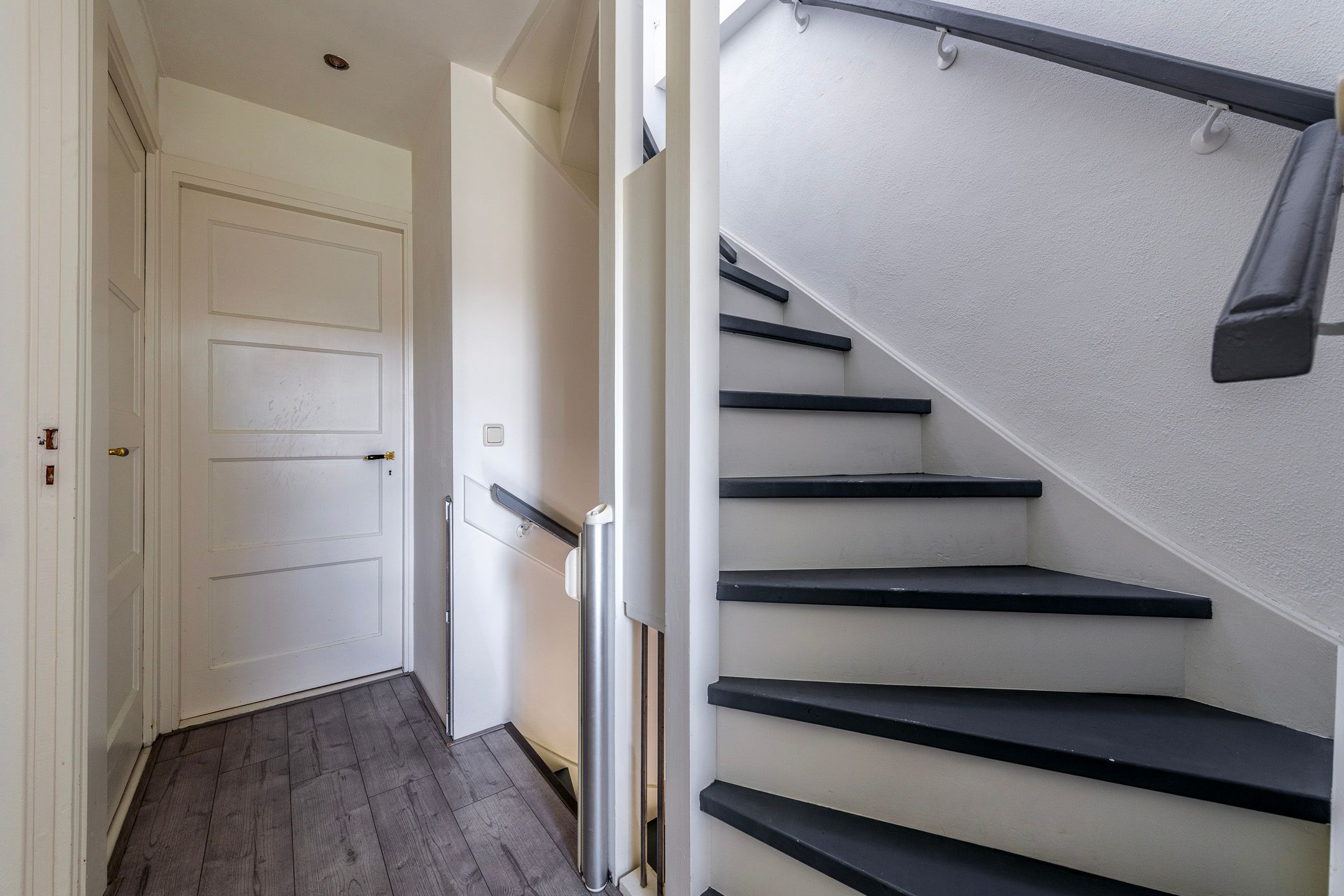 Photo 21 of Leliestraat 11