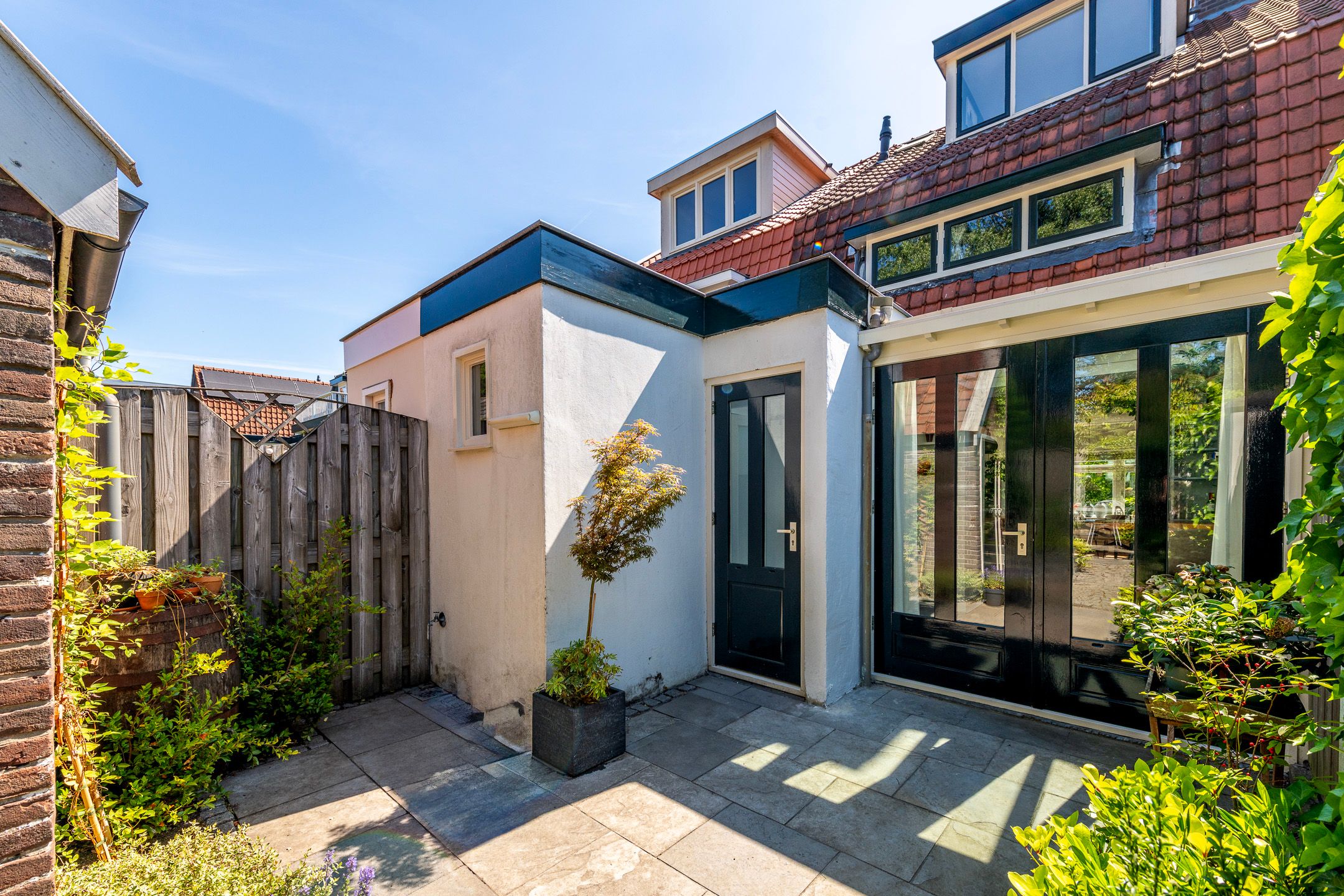 Photo 24 of Leliestraat 11