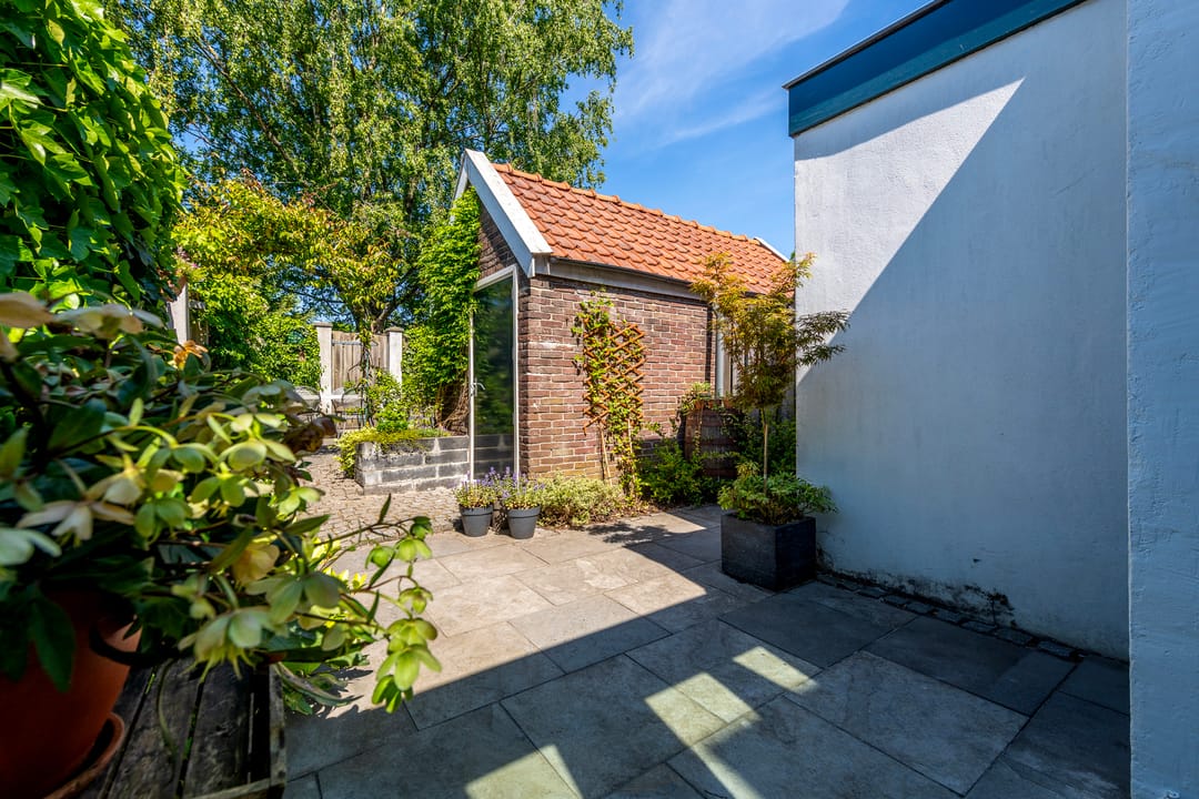 Photo 32 of Leliestraat 11