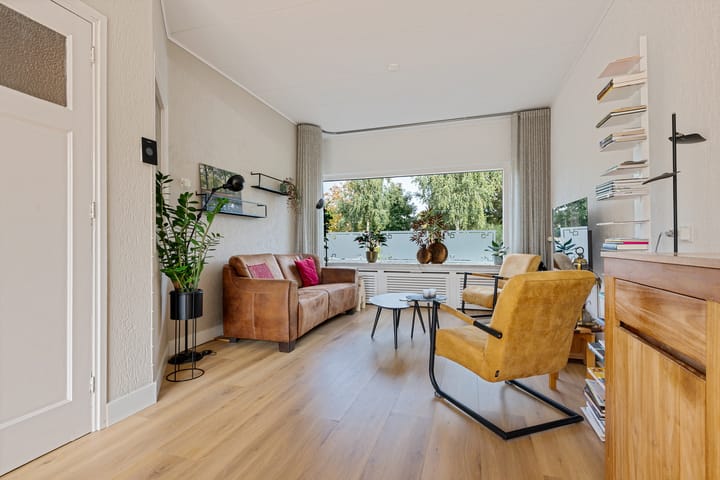 Photo 2 of Emmastraat 9