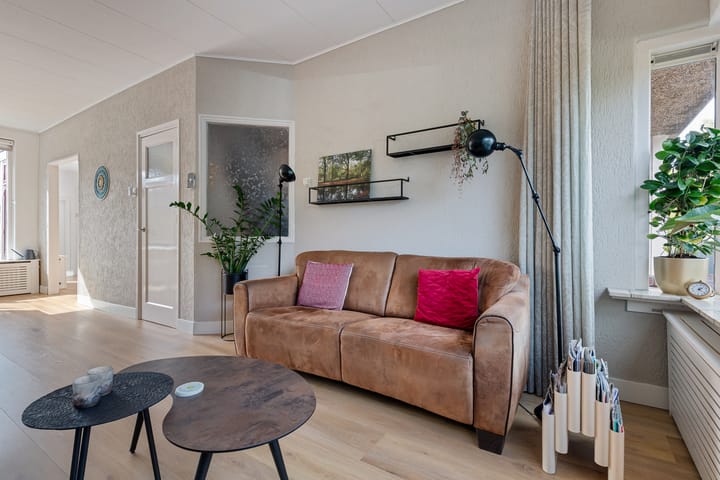 Photo 11 of Emmastraat 9