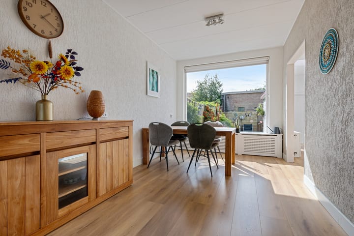 Photo 13 of Emmastraat 9