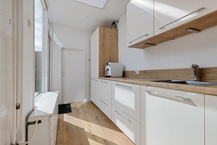 Photo 15 of Emmastraat 9