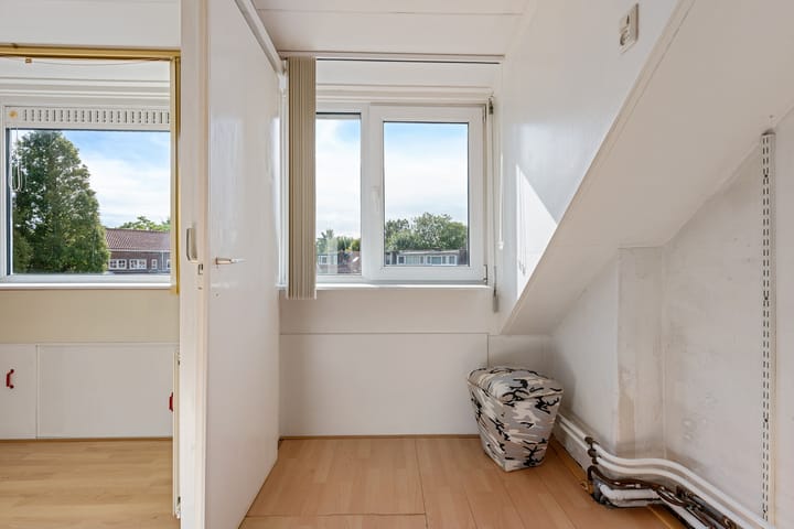 Photo 24 of Emmastraat 9