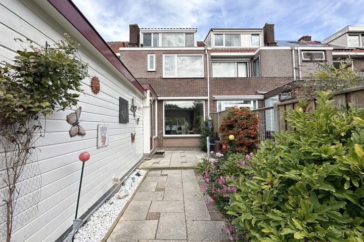 Photo 29 of Emmastraat 9