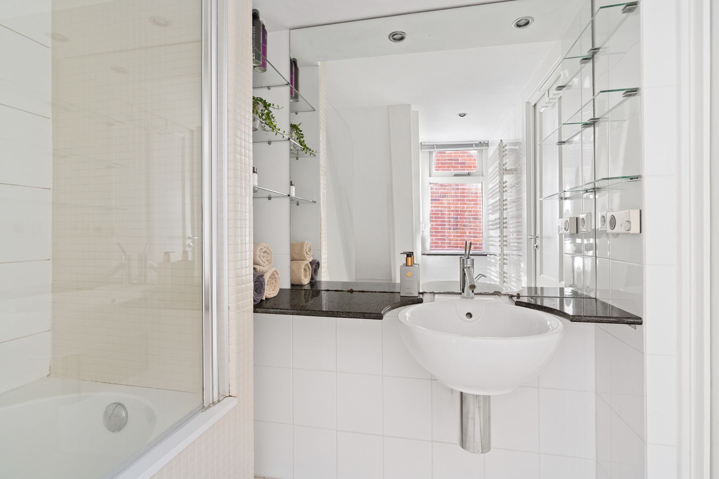 Photo 34 of Julianaweg 42