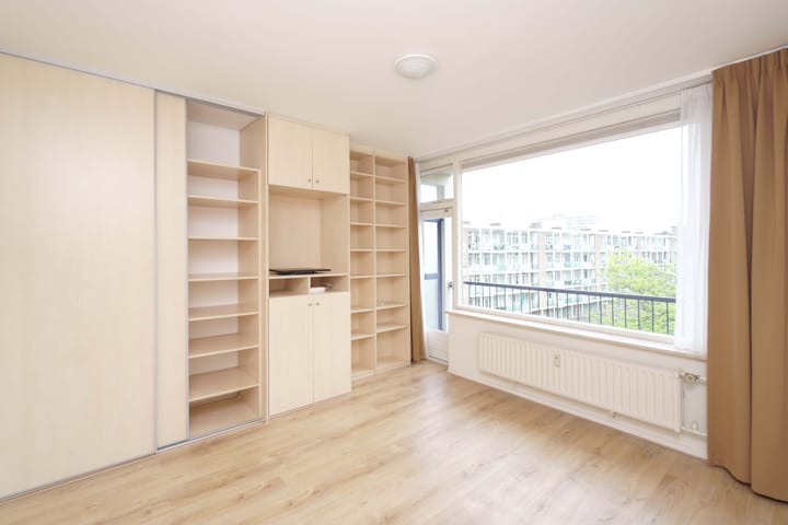 Photo 10 of Landréstraat 1057