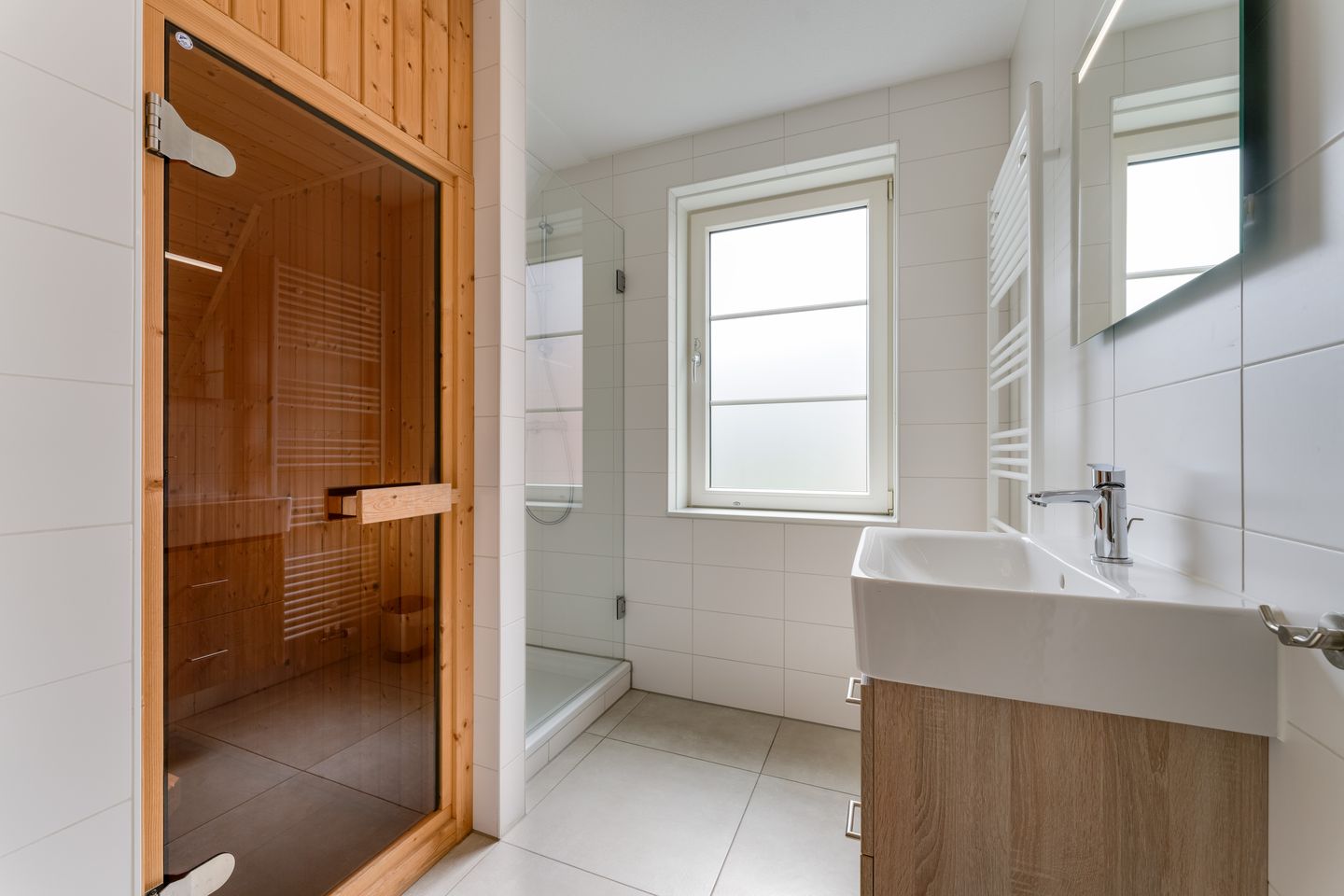 Photo 4 of Zeedijk 24-353