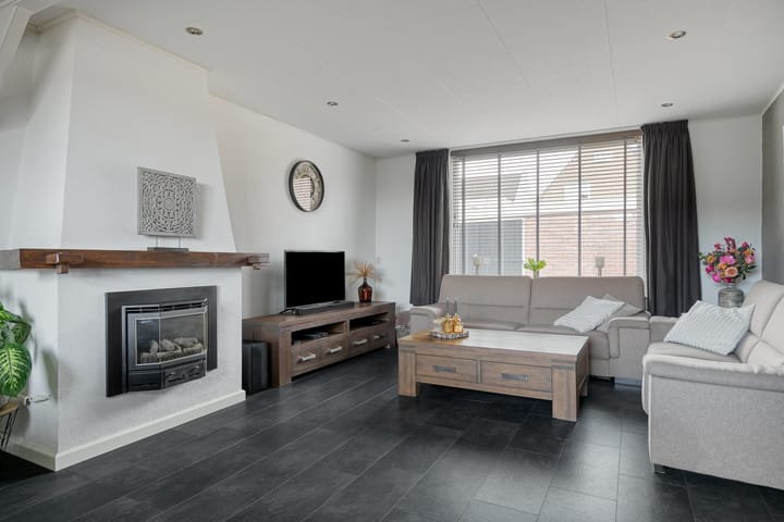 Photo 3 of Postweg 23