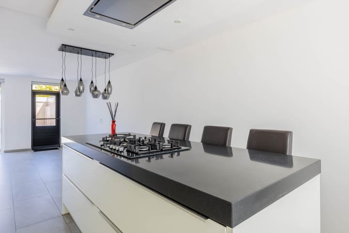 Foto 12 van Bizetstraat 4