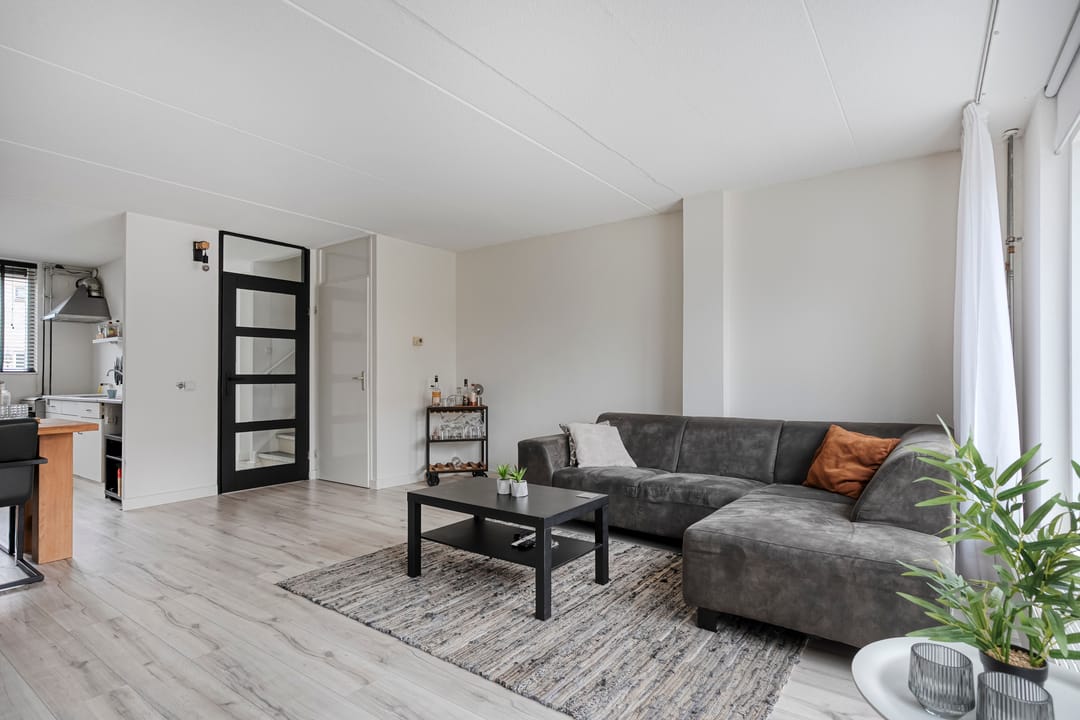 Foto 2 van Van Leeuwtemarke 14