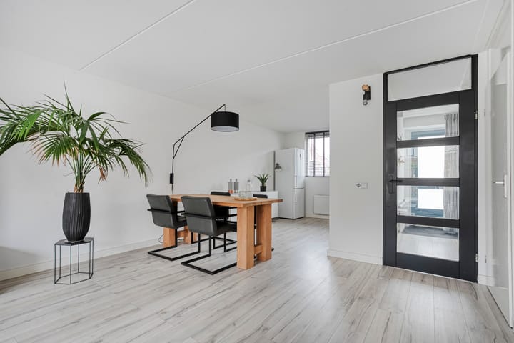 Foto 15 van Van Leeuwtemarke 14