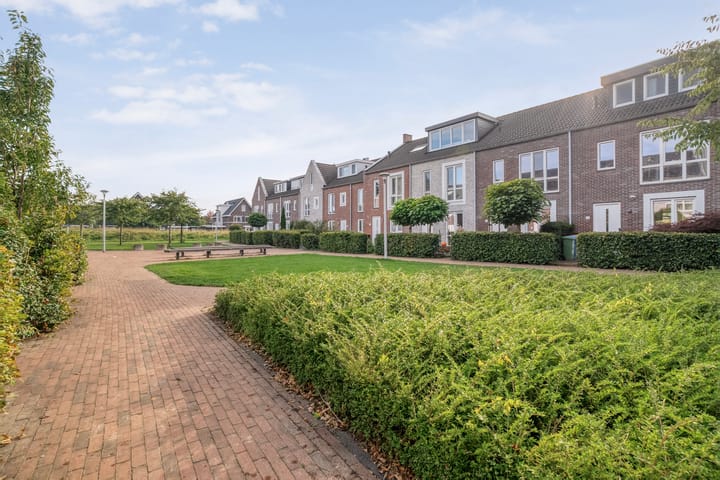 Photo 36 of Toutenburgstraat 18