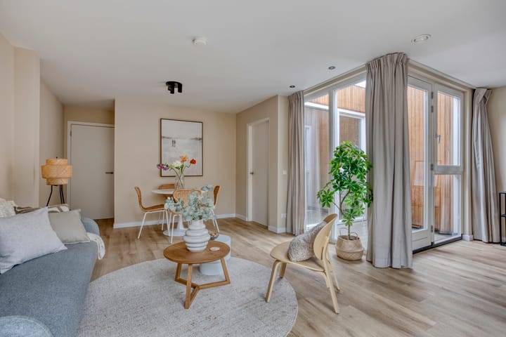 Photo 2 of Julianastraat 15-B