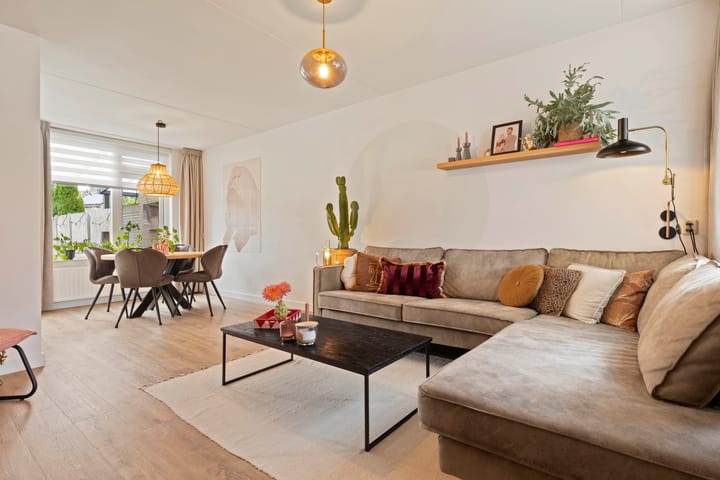 Photo 7 of Van Renessestraat 18