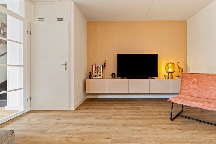 Photo 11 of Van Renessestraat 18