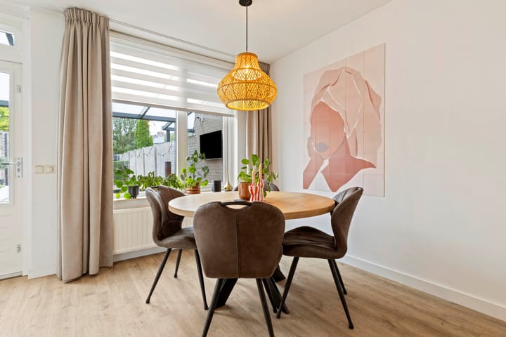 Photo 12 of Van Renessestraat 18