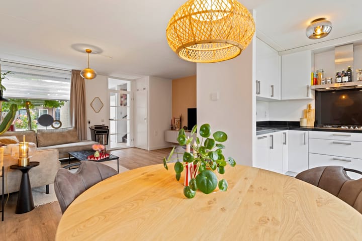 Photo 14 of Van Renessestraat 18