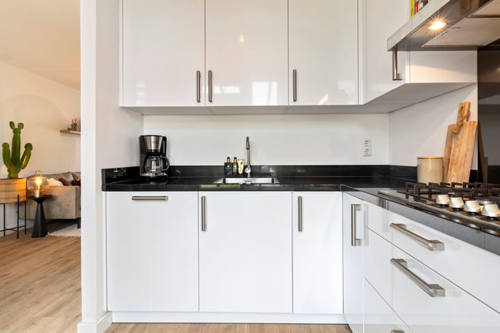 Photo 16 of Van Renessestraat 18