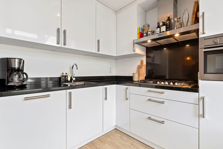 Photo 17 of Van Renessestraat 18