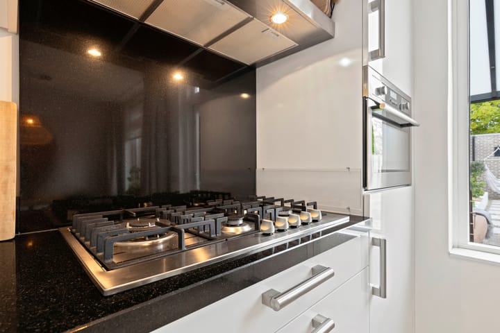 Photo 19 of Van Renessestraat 18