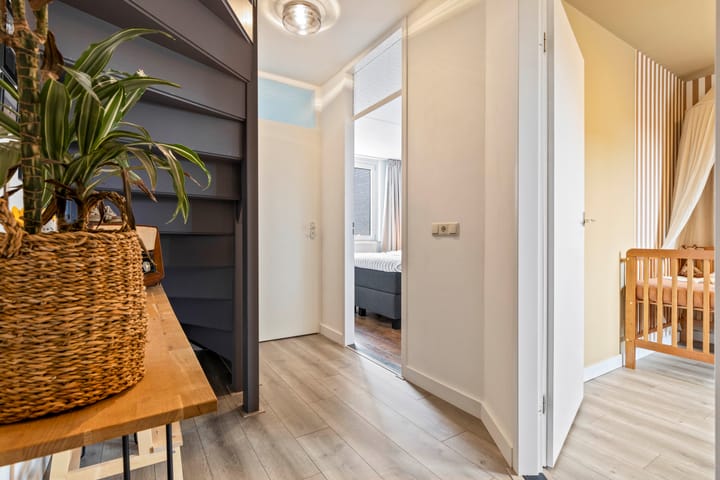 Photo 20 of Van Renessestraat 18