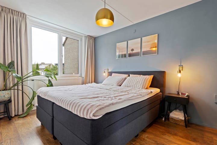 Photo 22 of Van Renessestraat 18