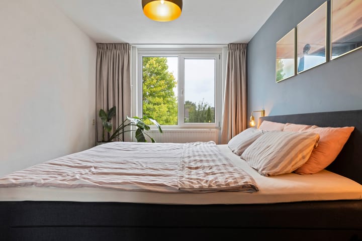 Photo 23 of Van Renessestraat 18