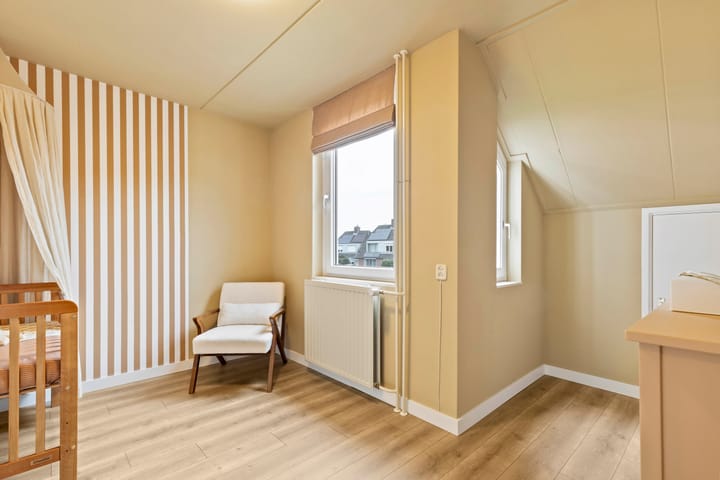 Photo 26 of Van Renessestraat 18