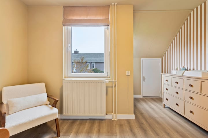 Photo 27 of Van Renessestraat 18