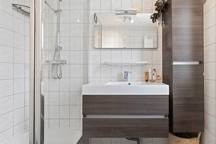 Photo 30 of Van Renessestraat 18