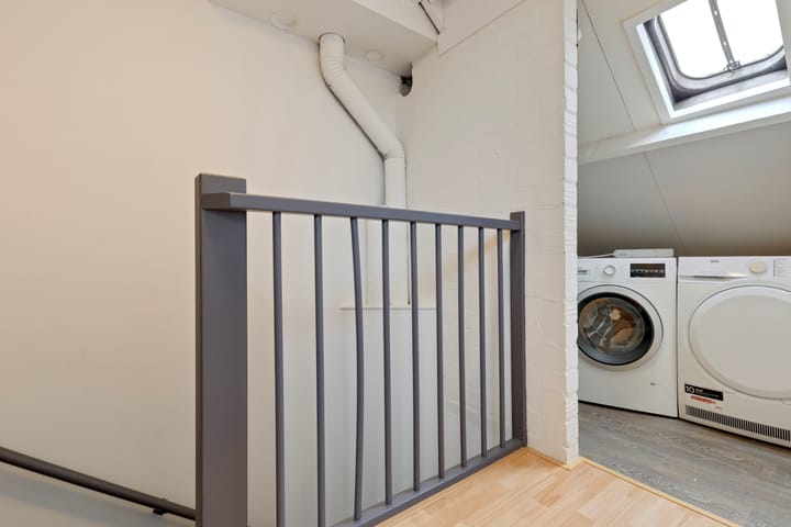 Photo 33 of Van Renessestraat 18