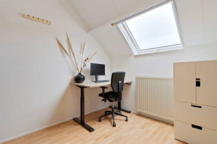 Photo 36 of Van Renessestraat 18