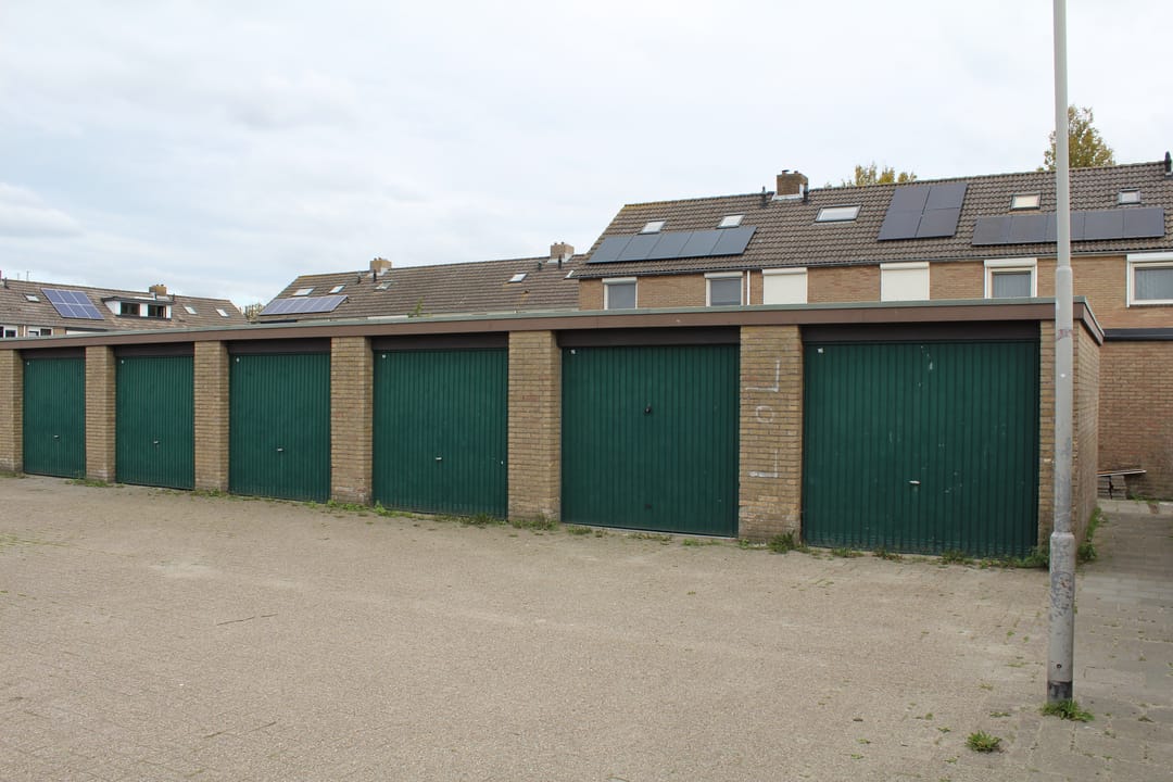 Photo 2 of Nieukerckestraat 24-A