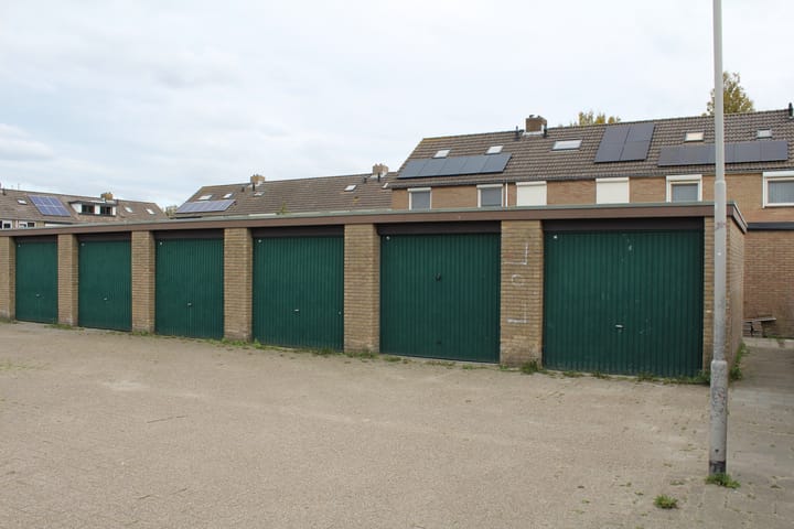 Photo 2 of Nieukerckestraat 24-A