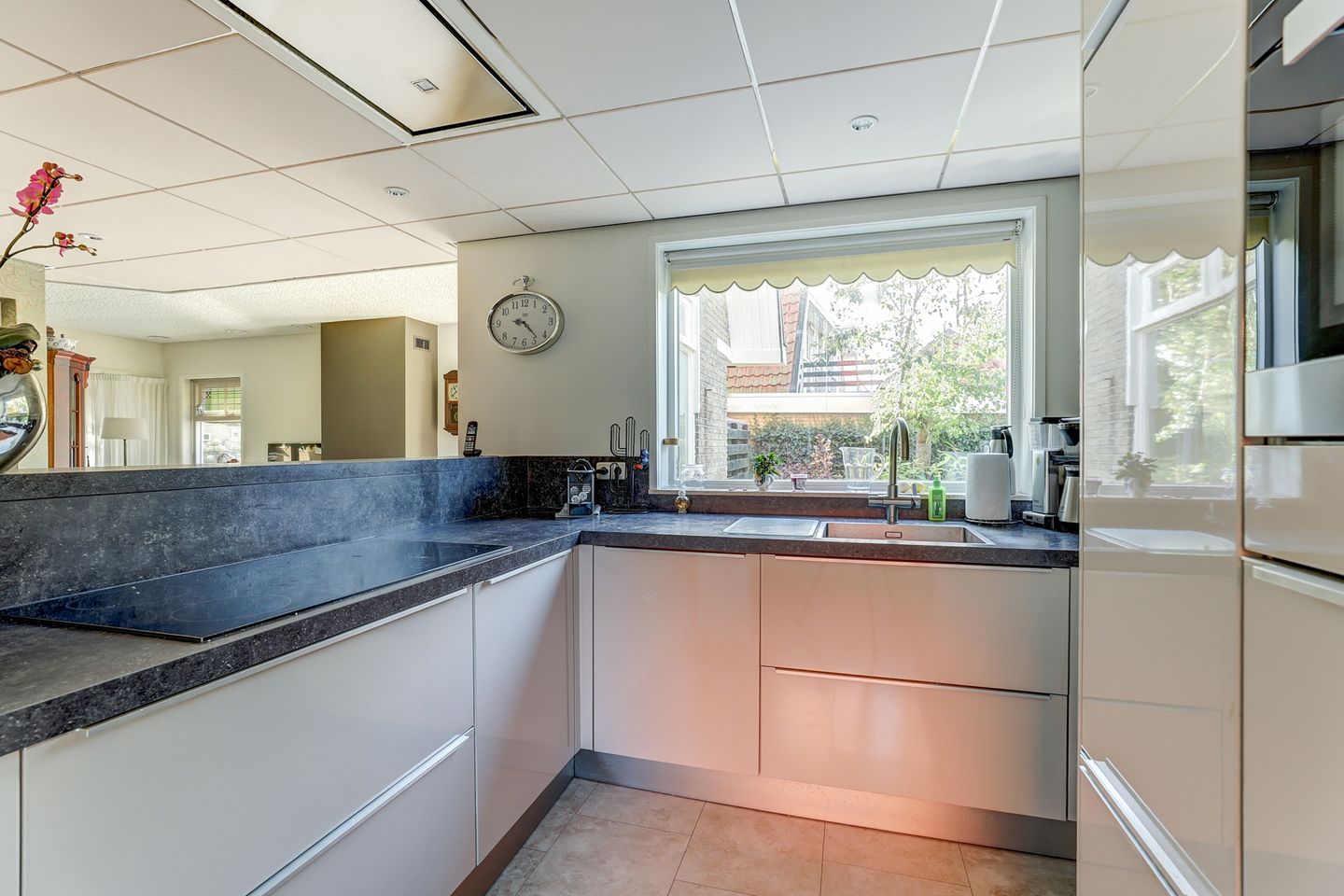 Photo 10 of Hertog van Saxenlaan 11