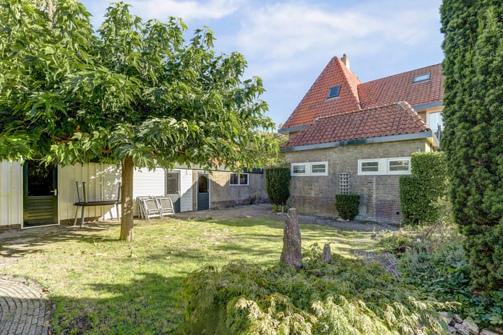 Photo 41 of Hertog van Saxenlaan 11