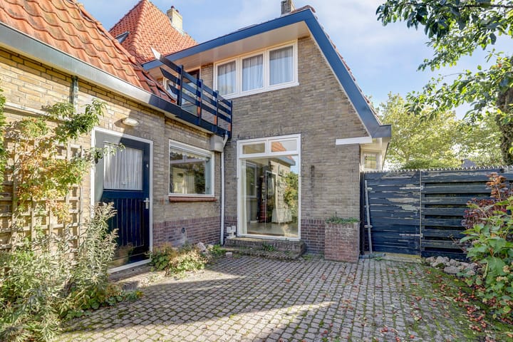 Photo 42 of Hertog van Saxenlaan 11