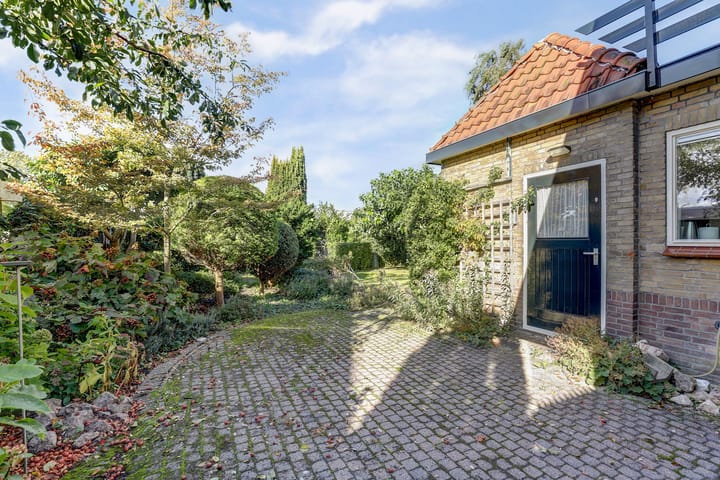 Photo 43 of Hertog van Saxenlaan 11