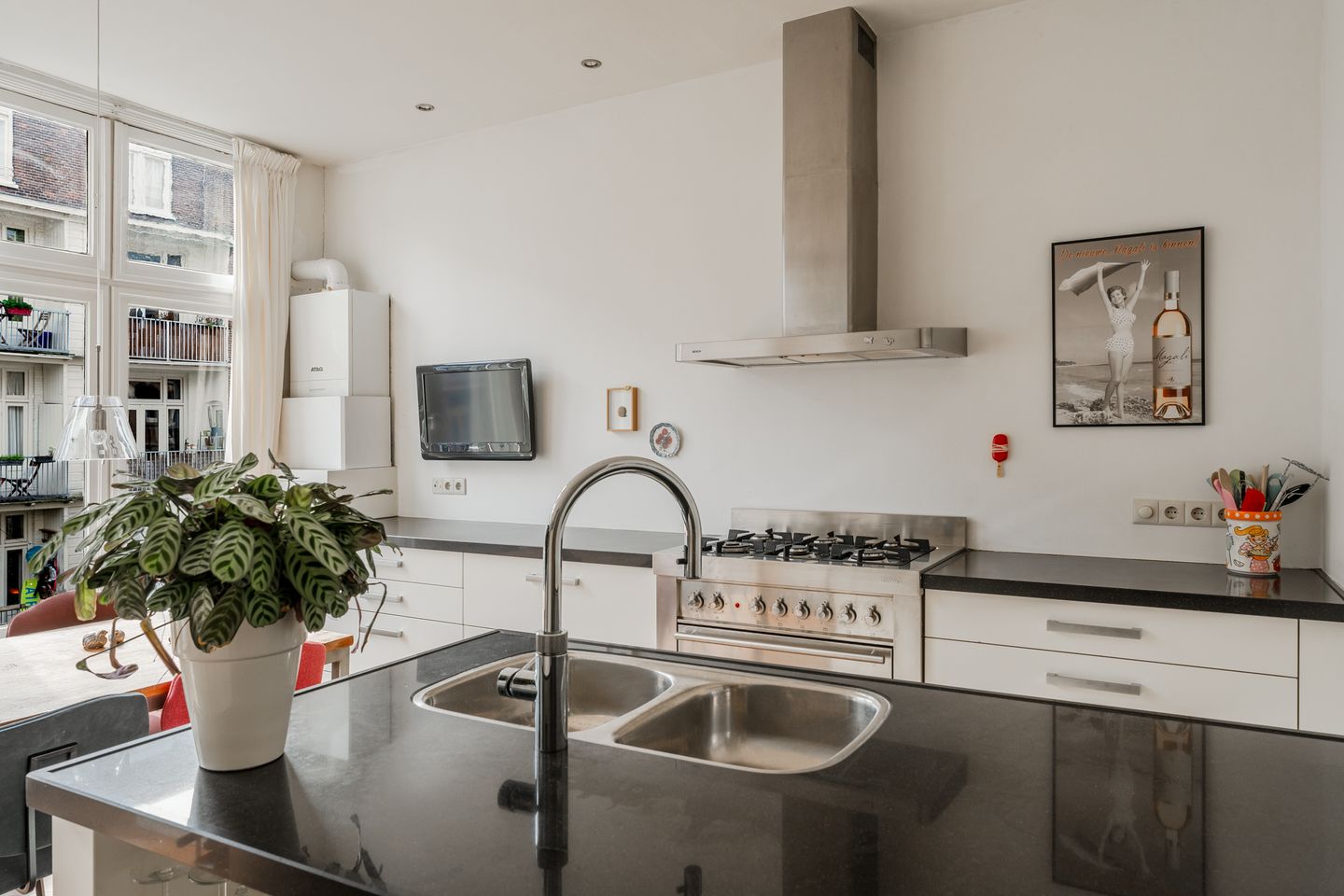 Photo 25 of Brederodestraat 75-2