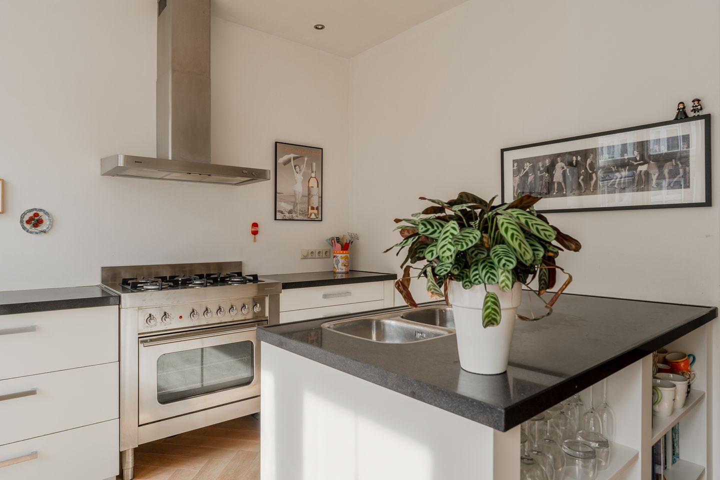 Photo 29 of Brederodestraat 75-2